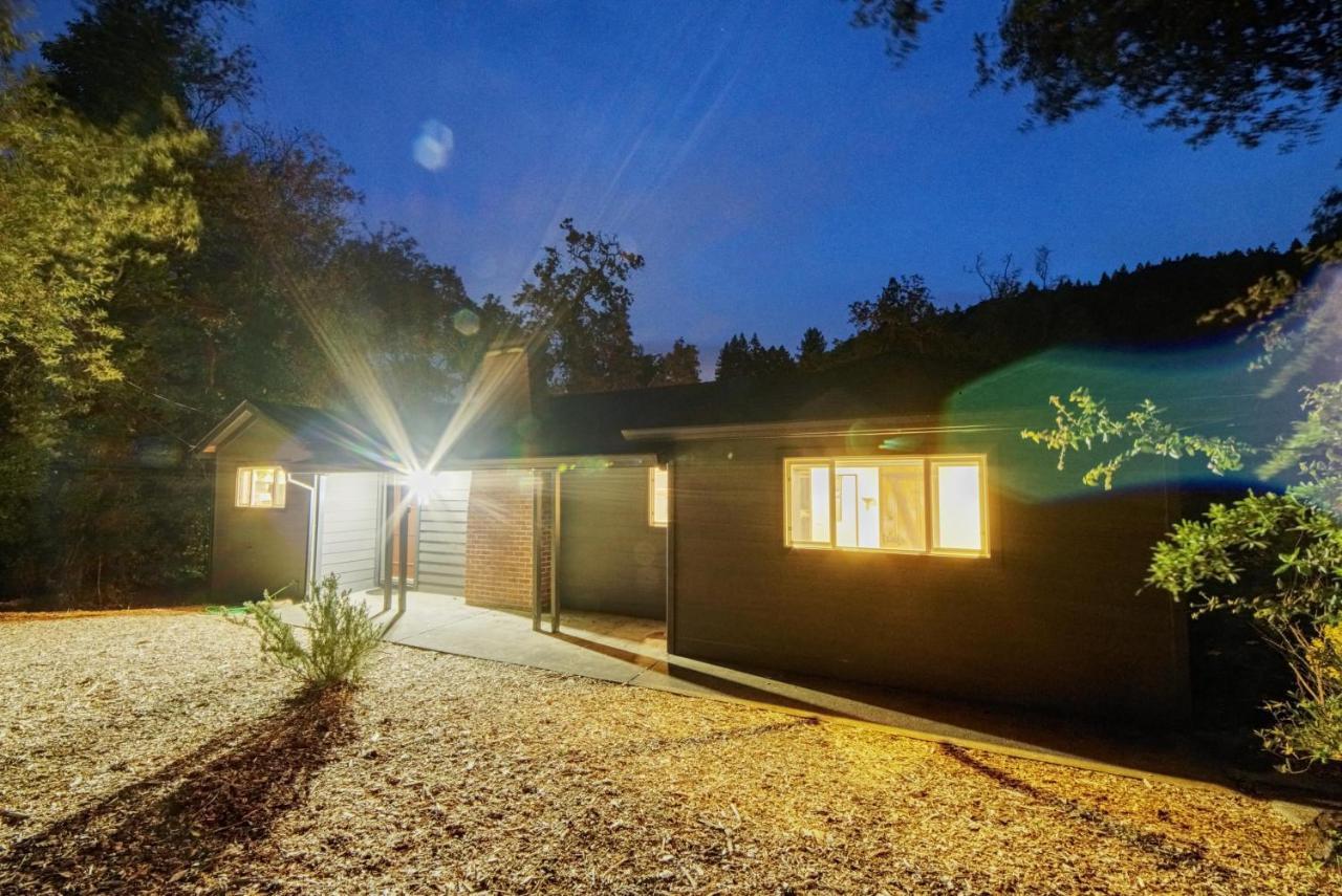 Rivers Breeze Relaxing Riverside Cabin With Private Suite Kayaks Healdsburg Extérieur photo