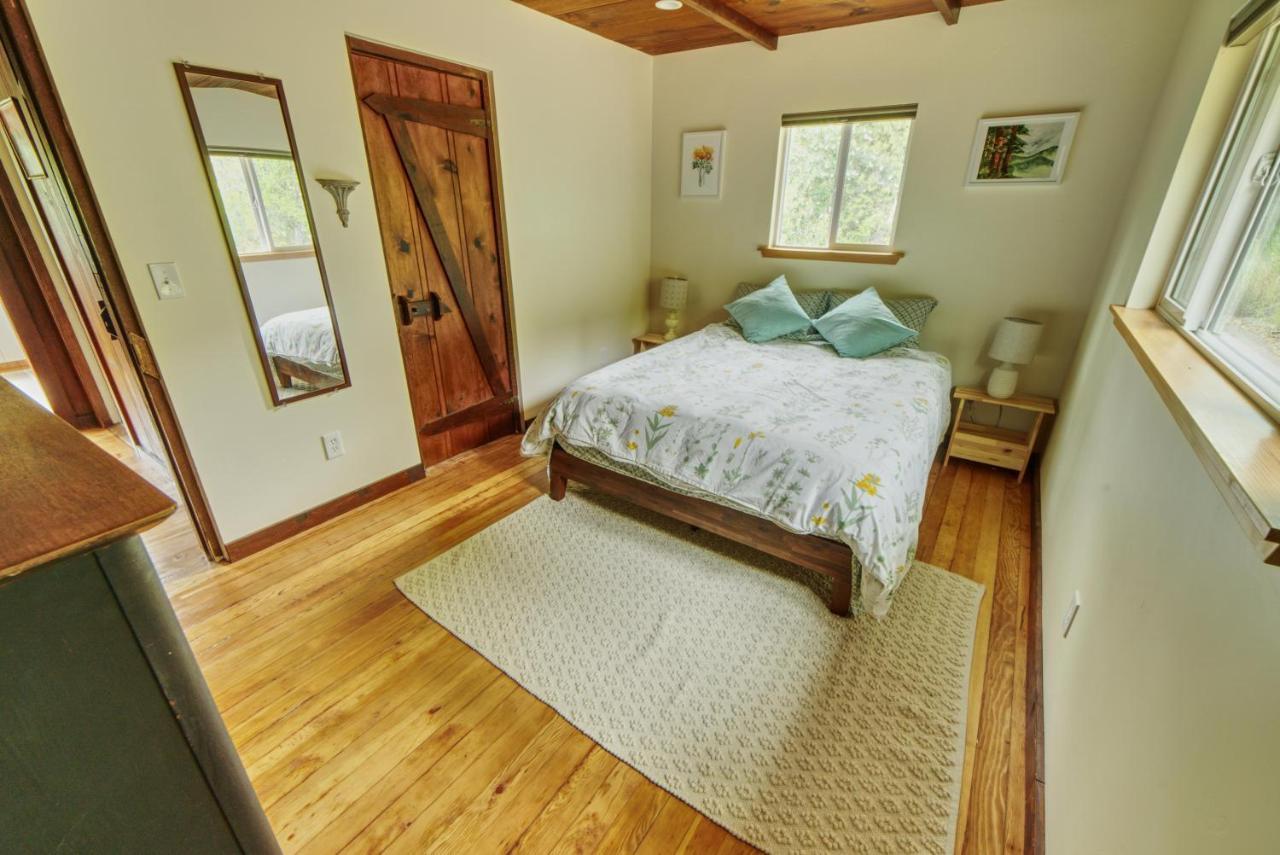 Rivers Breeze Relaxing Riverside Cabin With Private Suite Kayaks Healdsburg Extérieur photo