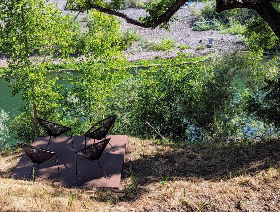 Rivers Breeze Relaxing Riverside Cabin With Private Suite Kayaks Healdsburg Extérieur photo