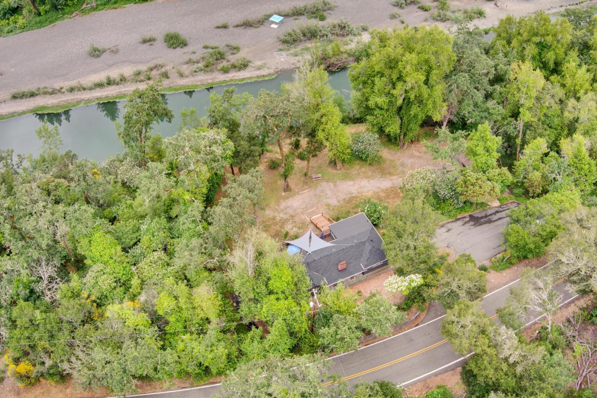 Rivers Breeze Relaxing Riverside Cabin With Private Suite Kayaks Healdsburg Extérieur photo